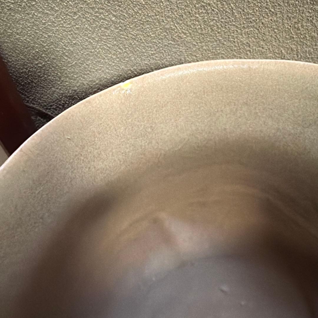 有機的形状のベージュ陶器花器　置物　花瓶