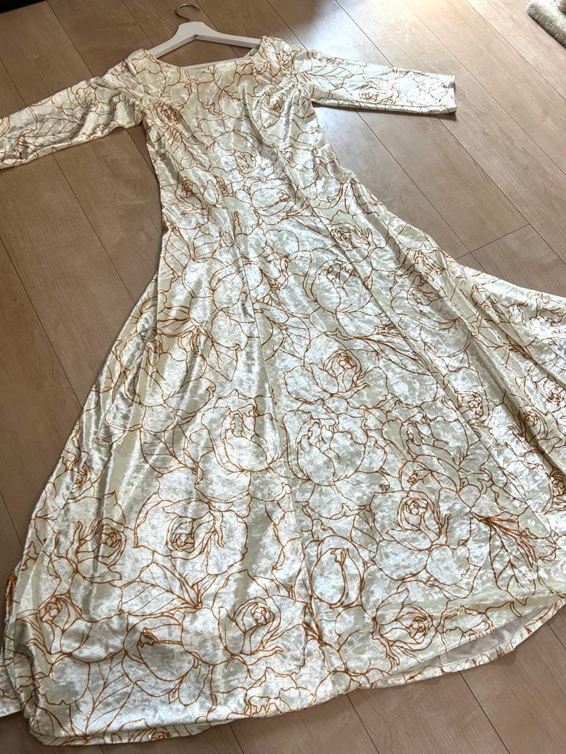 アイボリー 花柄 ロングワンピース 長袖