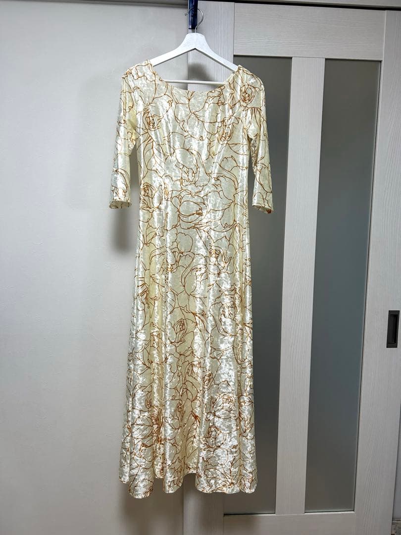 アイボリー 花柄 ロングワンピース 長袖