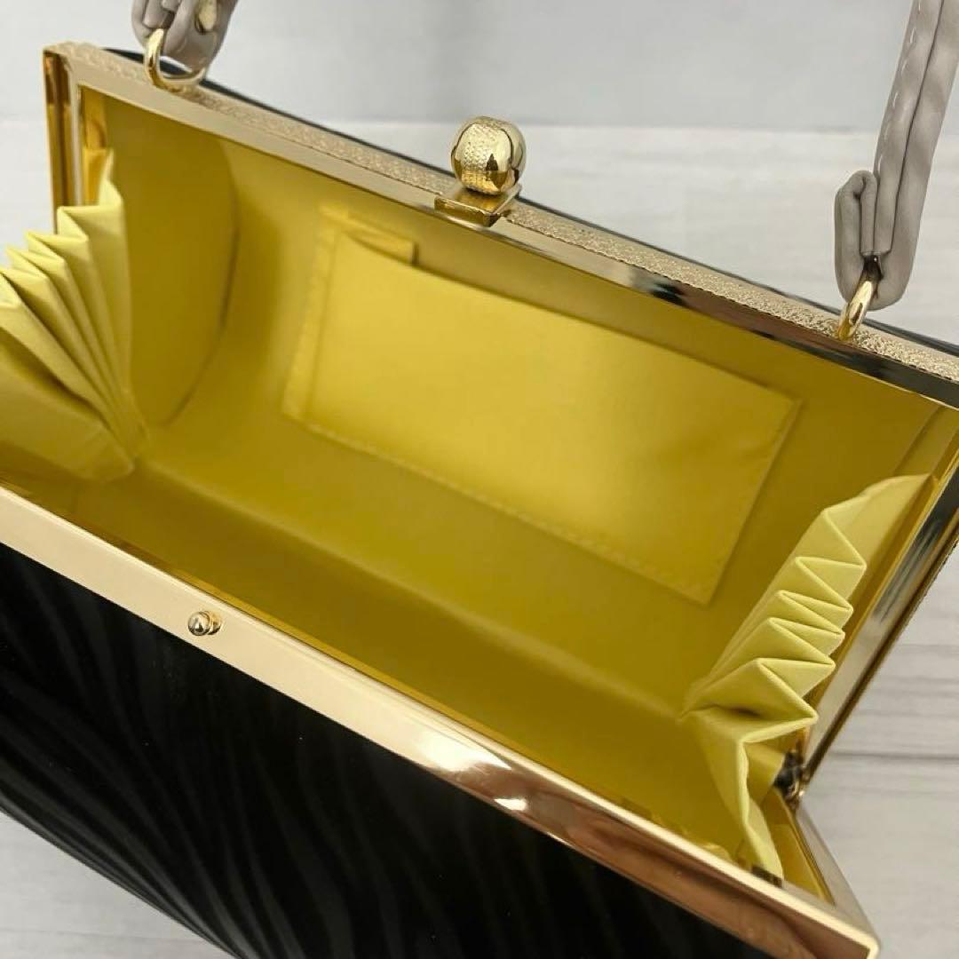 和装　成人式振袖用　波模様の黒いバッグと草履セット