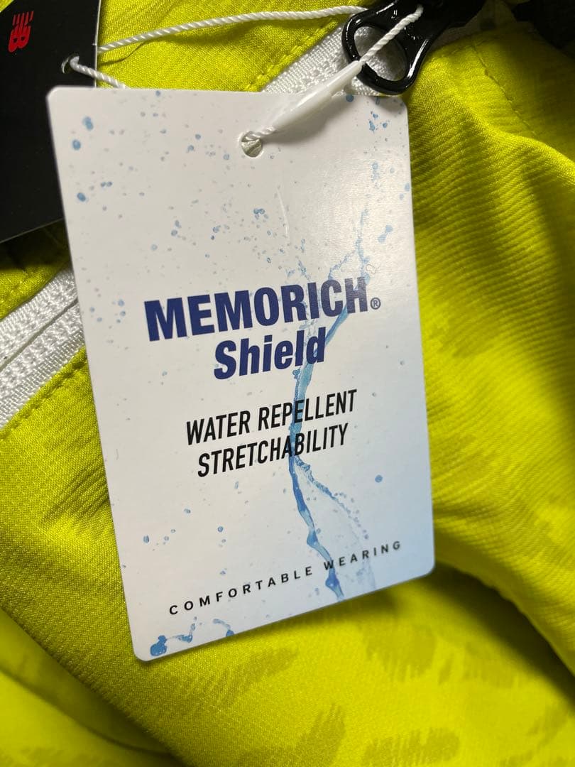 ★新品タグ付★ ニューバランスゴルフ ナイロンジャケット 総柄 デカロゴ 黄色