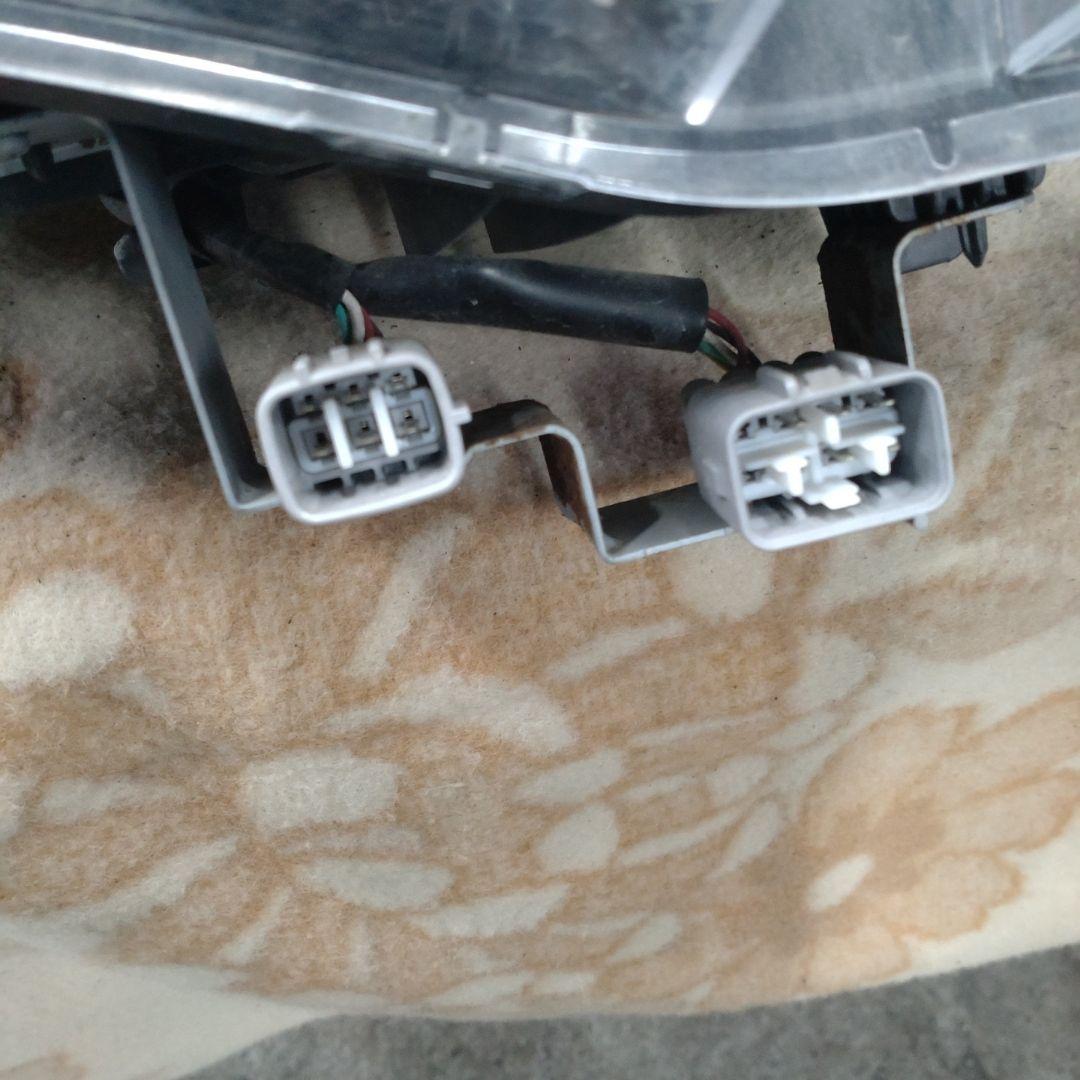 ヴォクシー　80系　LED ヘッドライト 右側用