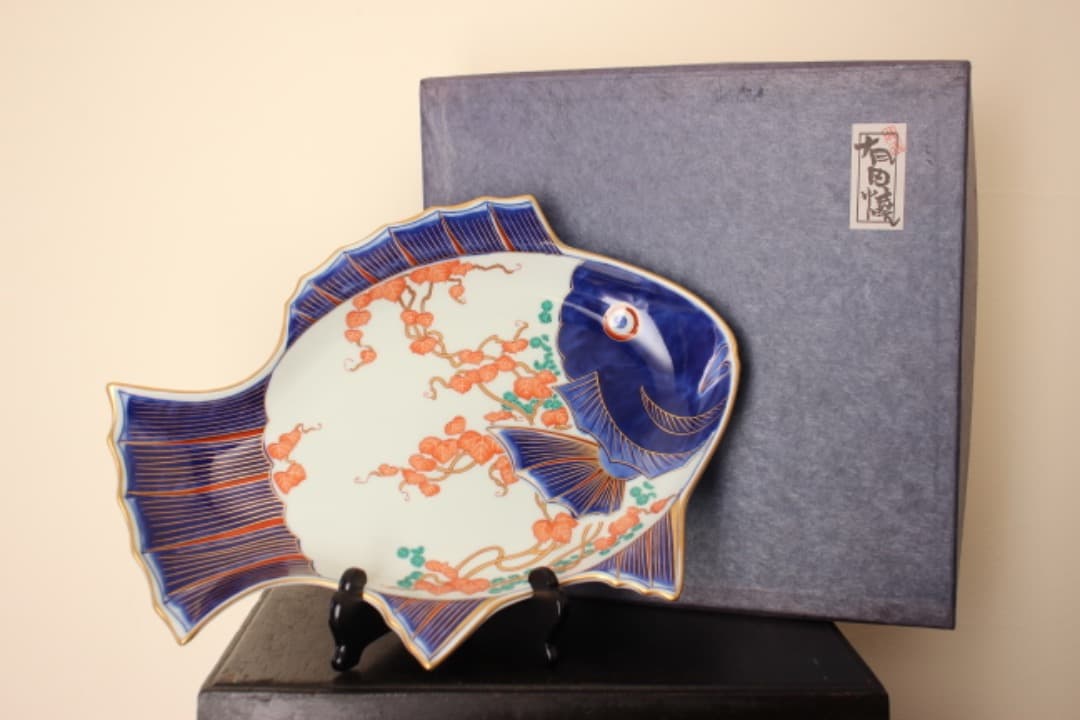 箱入　有田焼　其泉造　染錦魚型盛皿　金彩　皿