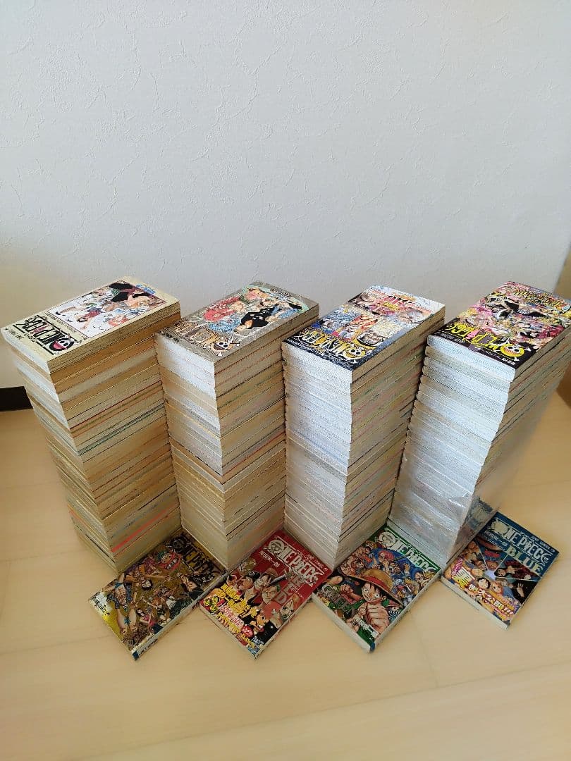 ワンピースONE PIECE　　 1巻〜114巻　 全巻セット+公式ガイド本4冊
