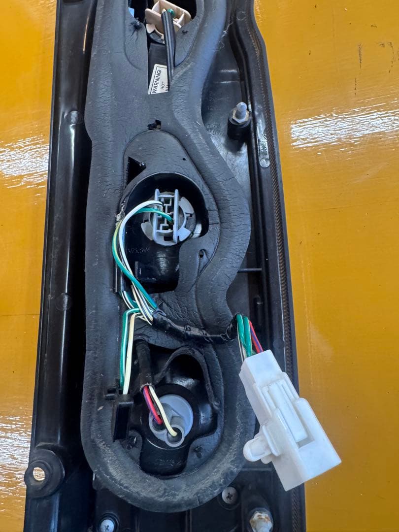 LEDテールライト スモーク 左右セット　ハイエース　テールランプ