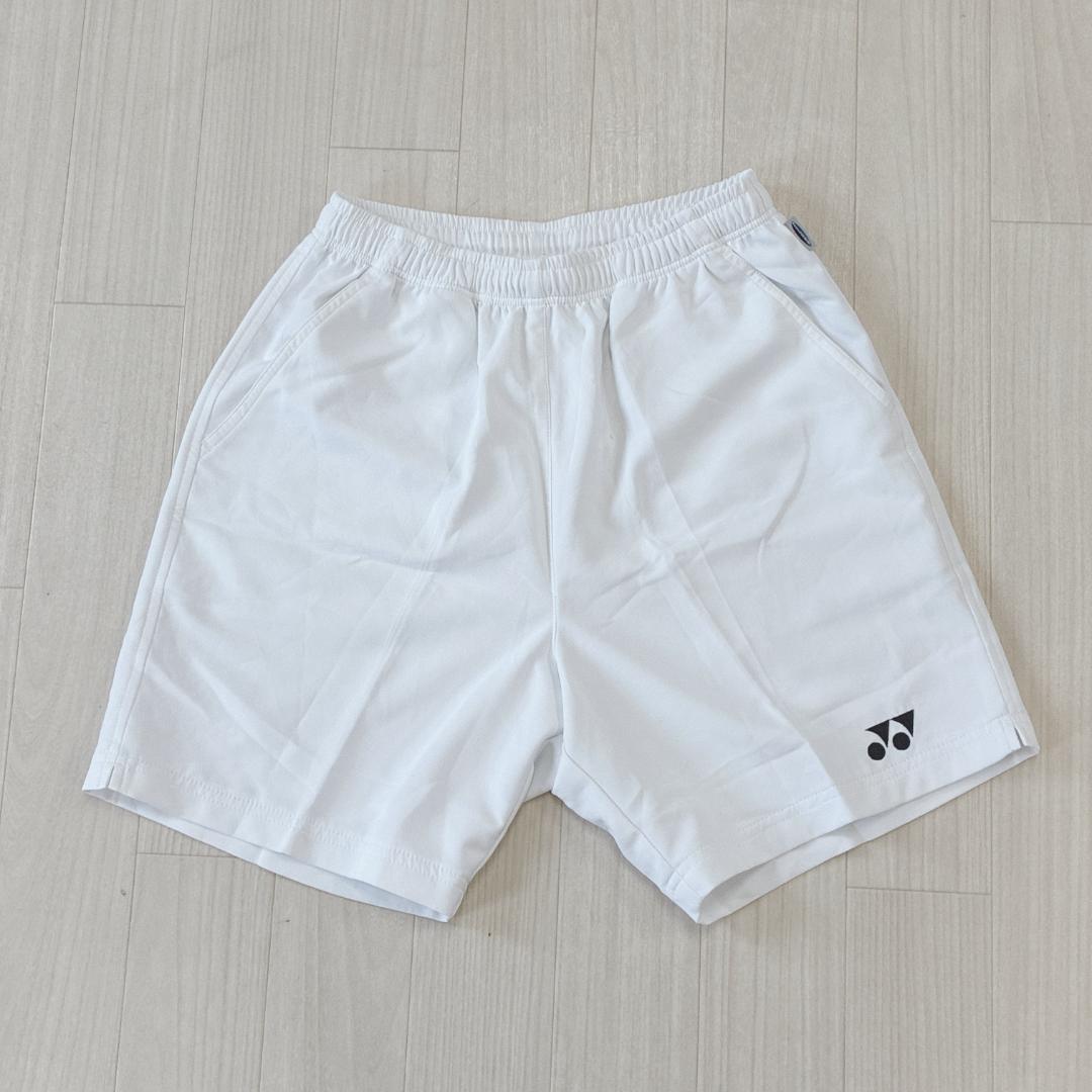 YONEX ヨネックス ショートパンツ 日本製 スリット 白 スポーティ 運動