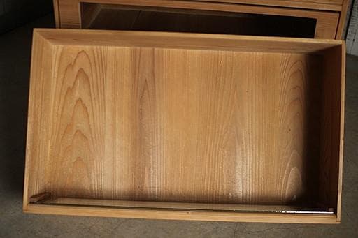 前面ガラスの引き出し4段　食器棚　シャツケース　収納棚　古家具