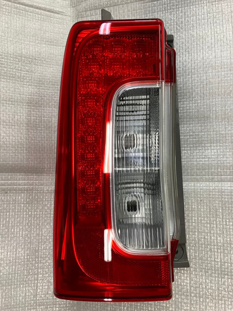 ♦︎ダイハツ★タントLA600S左純正テールランプ★点灯確認済み★良品★