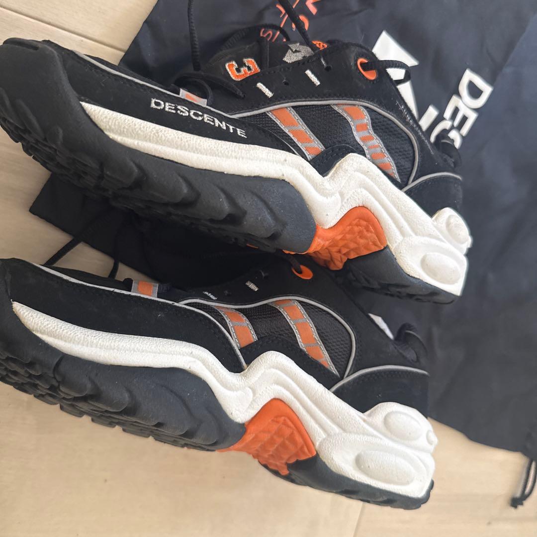 DESCENTE トレーニングシューズ ブラック/オレンジ　長嶋茂雄