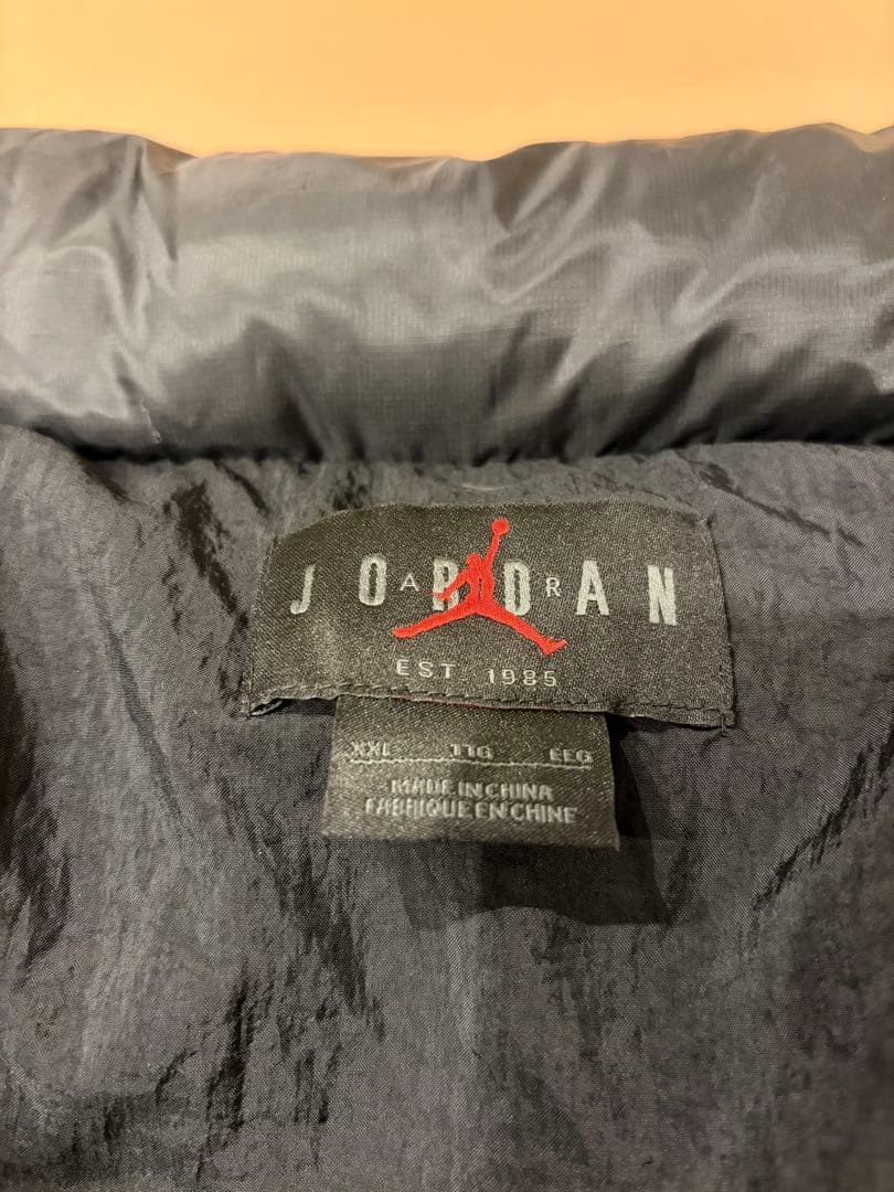 【新品同様】ナイキ ジョーダン ダウンベスト XXL中綿 黒　メンズ