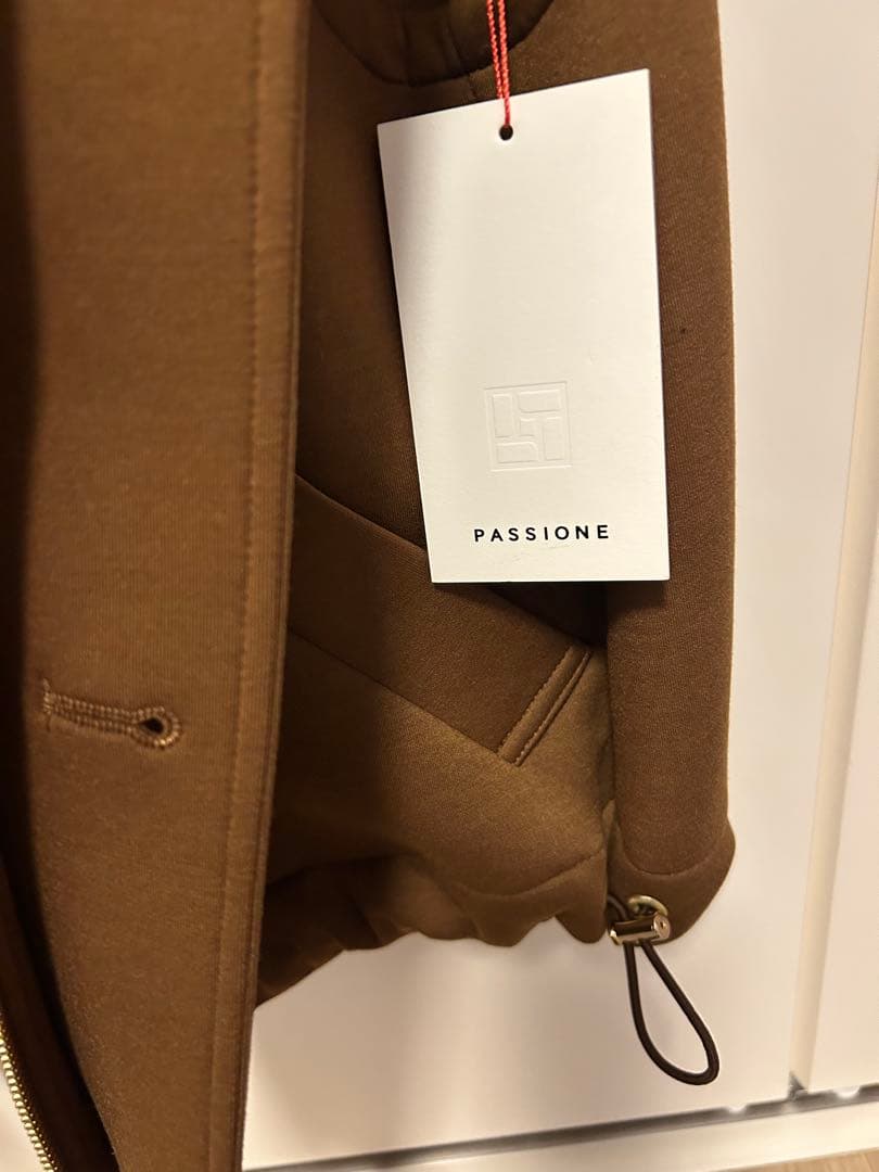 みか。新品　PASSIONE パシオーネ　パーカーベスト　ジャケット　38