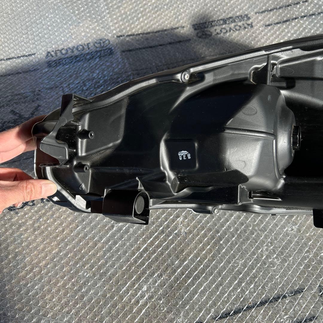 シエンタ　ヘッドライト　右　koito52-334 ジャンク品