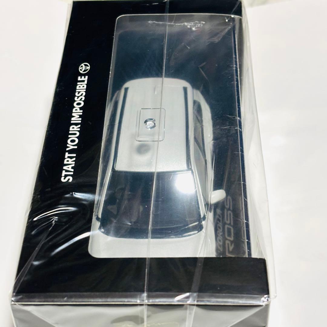 トヨタ カローラクロス 1/30 ミニカー ホワイトパール 新品 未開封品