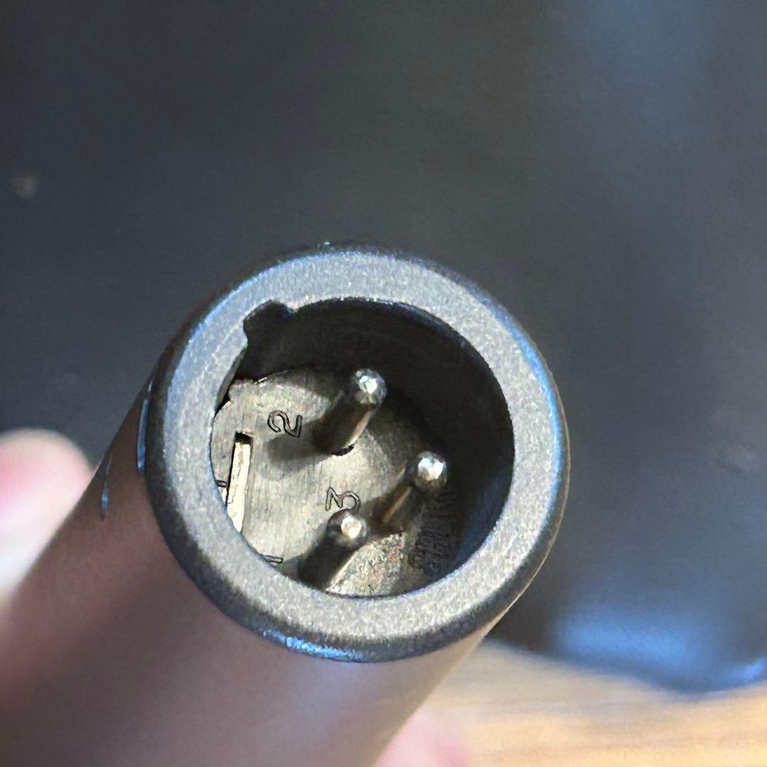 美品　SHURE ダイナミックマイク SM58 と マイクケーブル