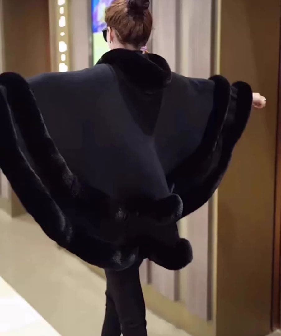 フェイクファーケープアウター✨ゴージャスなお出かけアイテム