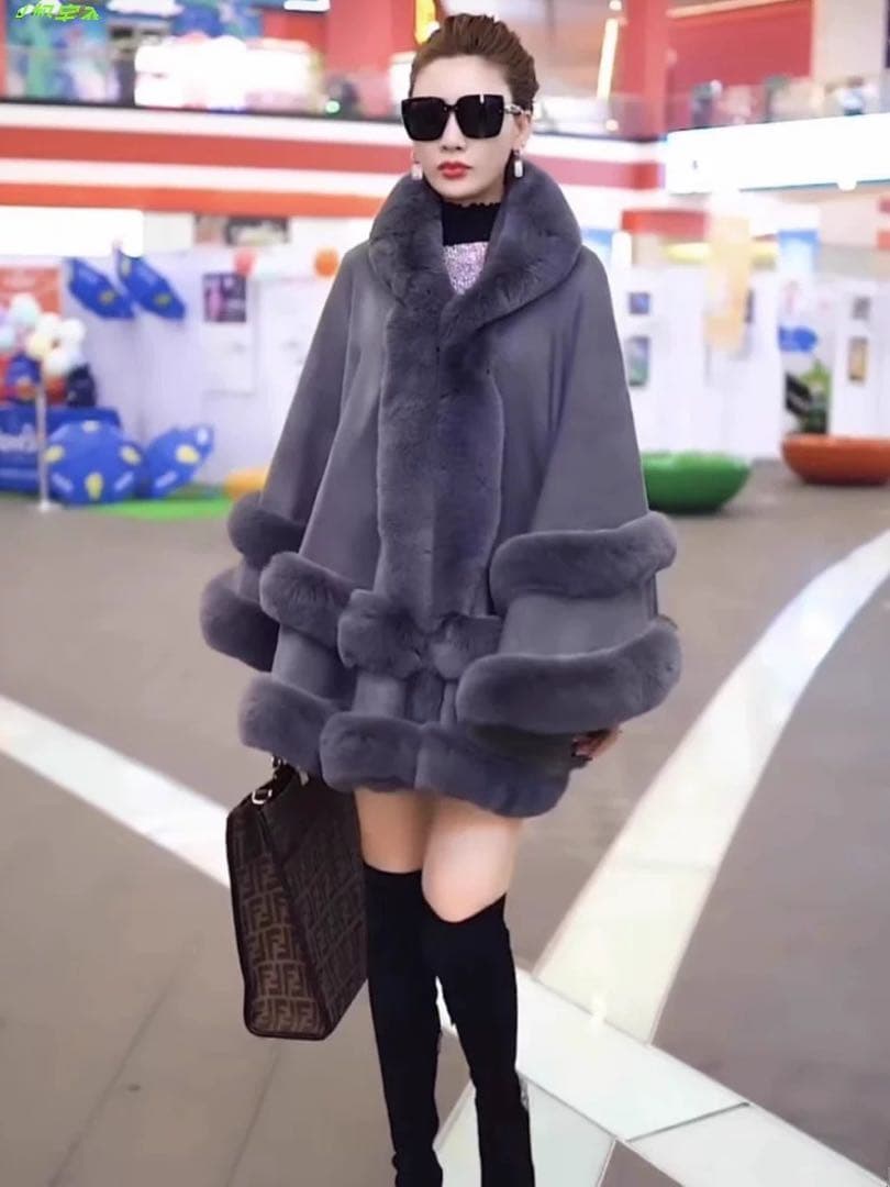 フェイクファーケープアウター✨ゴージャスなお出かけアイテム