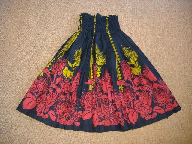 パウスカート★タパ＆レフア柄★黒地Ｘ赤・黄柄