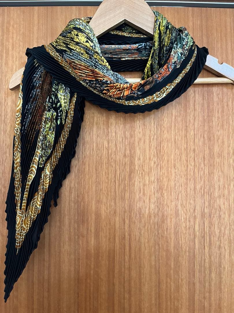 エルメス　プリーツスカーフ