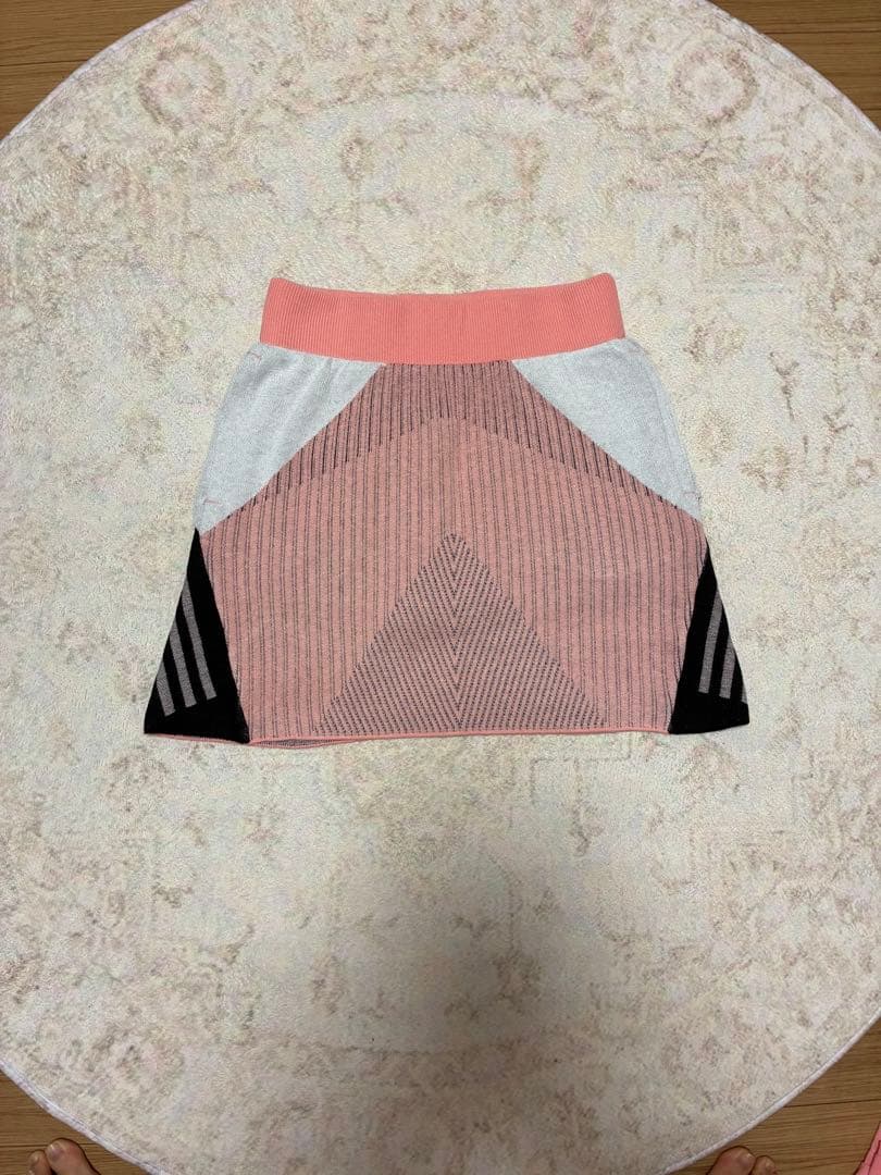 【新品3点M】M 定価4万！完売アディダス 幾何学セットアップ＆リボンバイザー