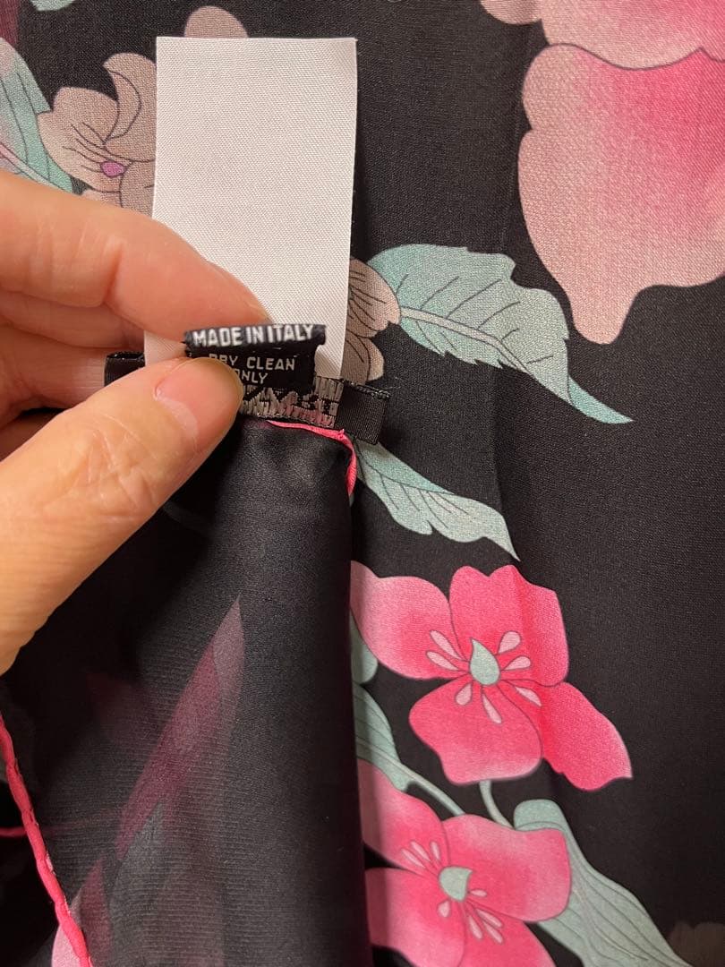 LEONARD 黒地花柄 シルクスカーフ 縦長タイプ ショールにも