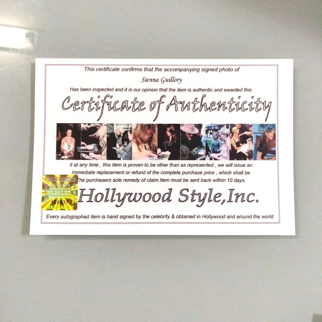 セール中…シエンナ・ギロリー直筆サイン入り超大型写真…『バイオハザード』シリーズ
