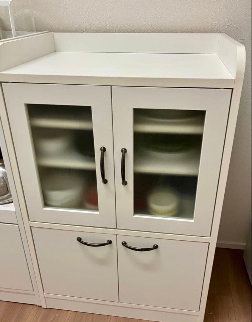 ホワイト食器棚 ガラス扉付き 中型　ミニ食器棚