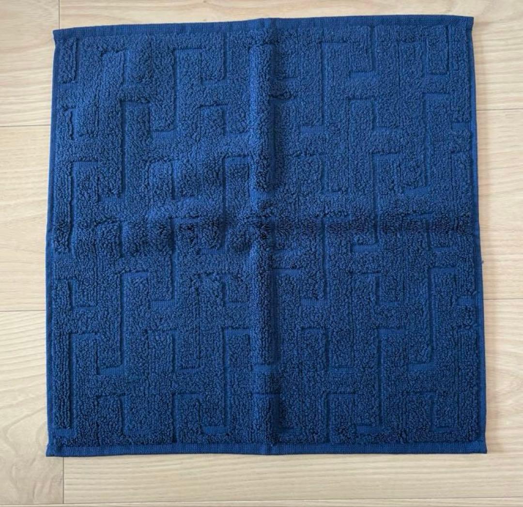 新品　HERMES ハンドタオル　カレ・タオル 《ステアーズ》