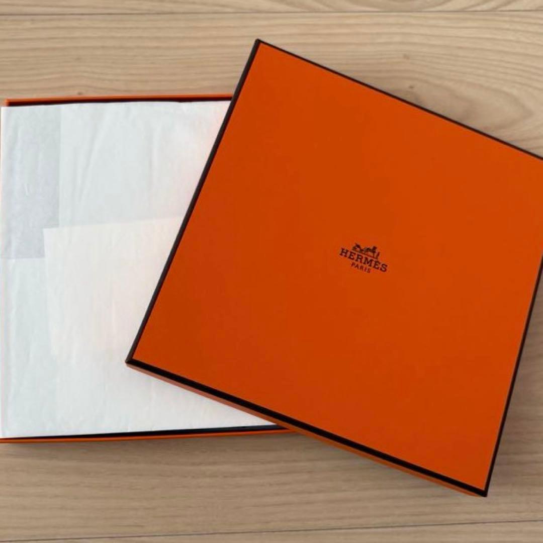 新品　HERMES ハンドタオル　カレ・タオル 《ステアーズ》