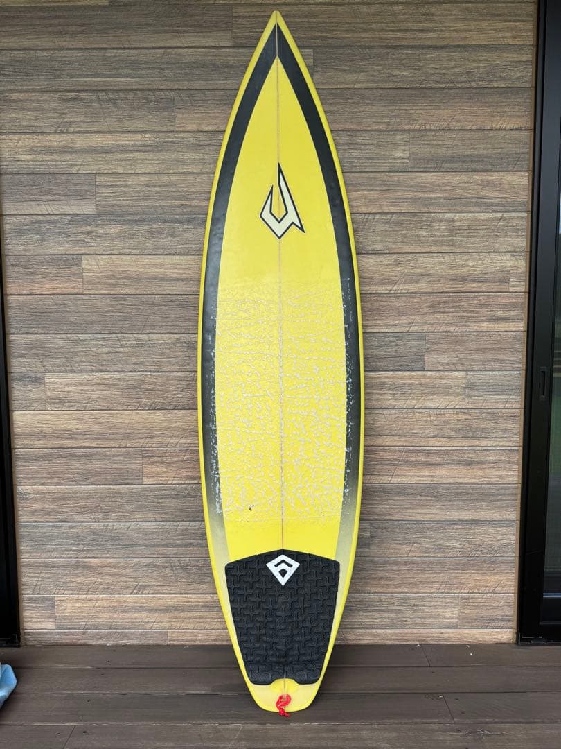 ジャスティス　イエローショートボード トライフィン
