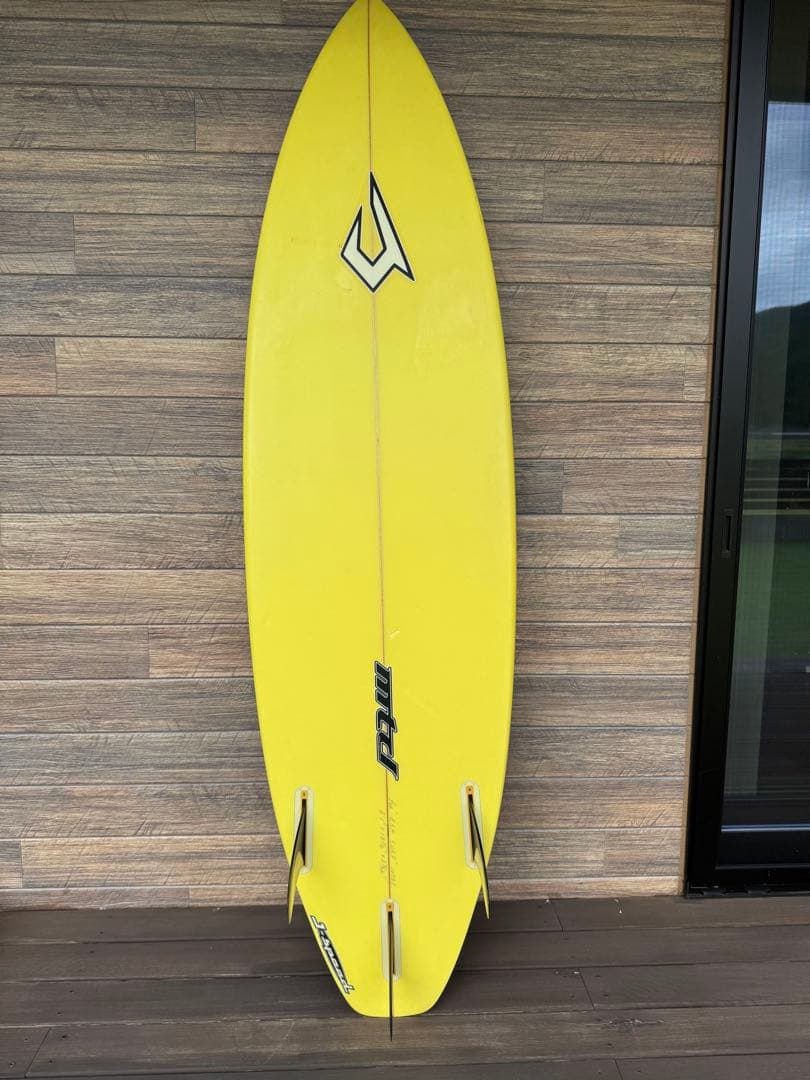 ジャスティス　イエローショートボード トライフィン