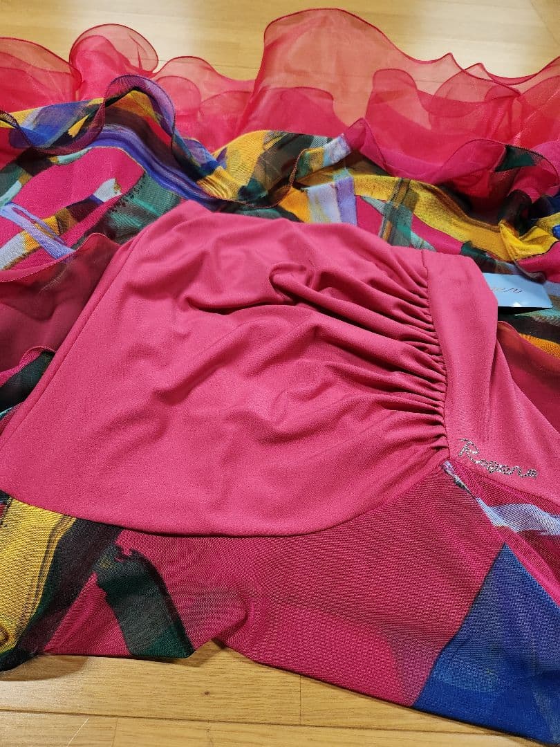 新品タグ付きRogerピンク系のスカート