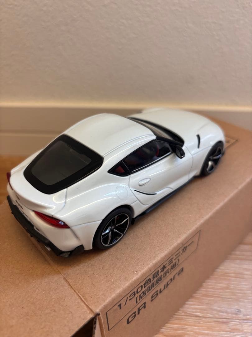 GR Supra ミニカー　新品未使用D01 ホワイトメタリック　1/30色見本