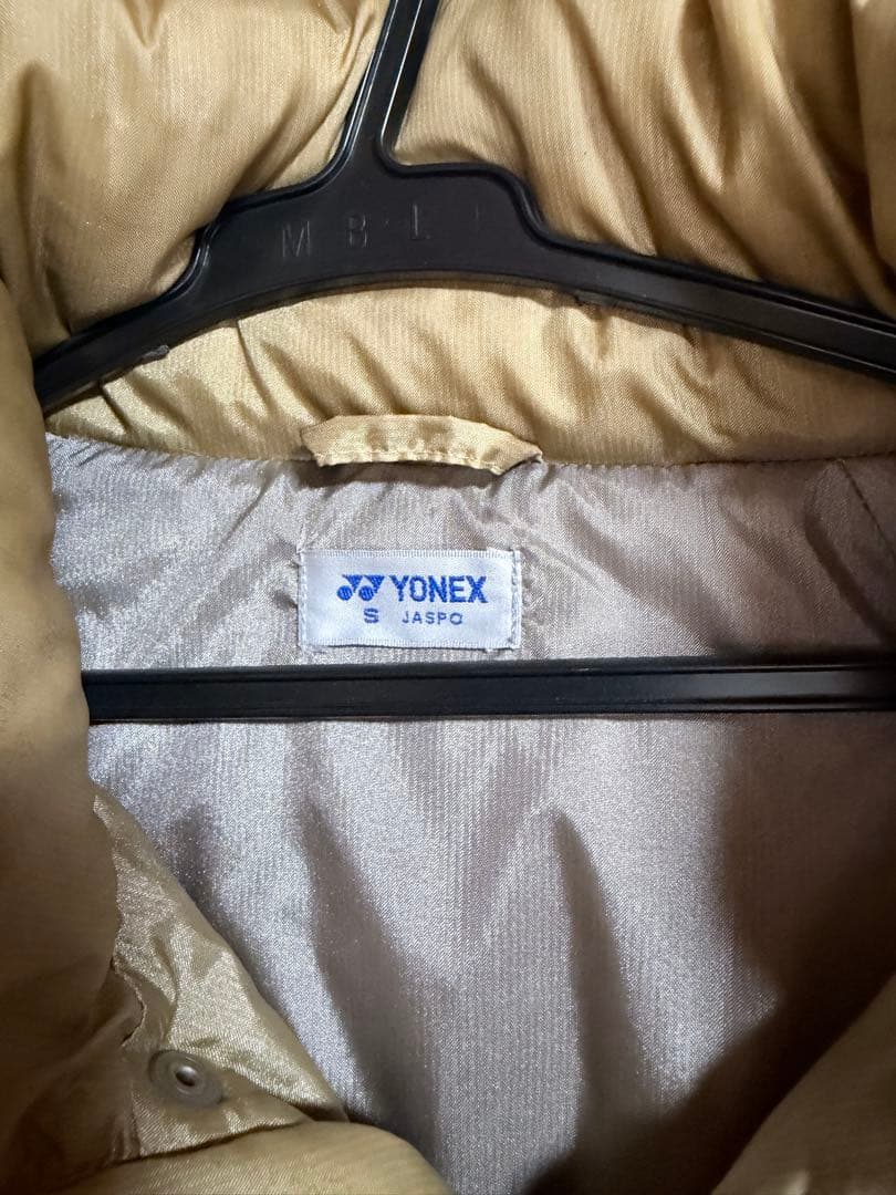 ヨネックスYONEX サイズS ダウンジャケット ベージュ/金色 テニス ゴルフ