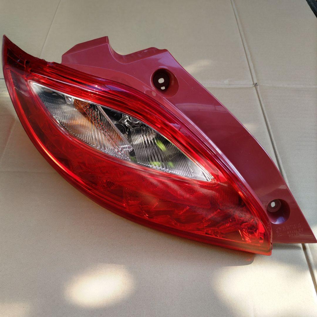 マツダ デミオDE型 LEDテールランプ 左右セット 中古品
