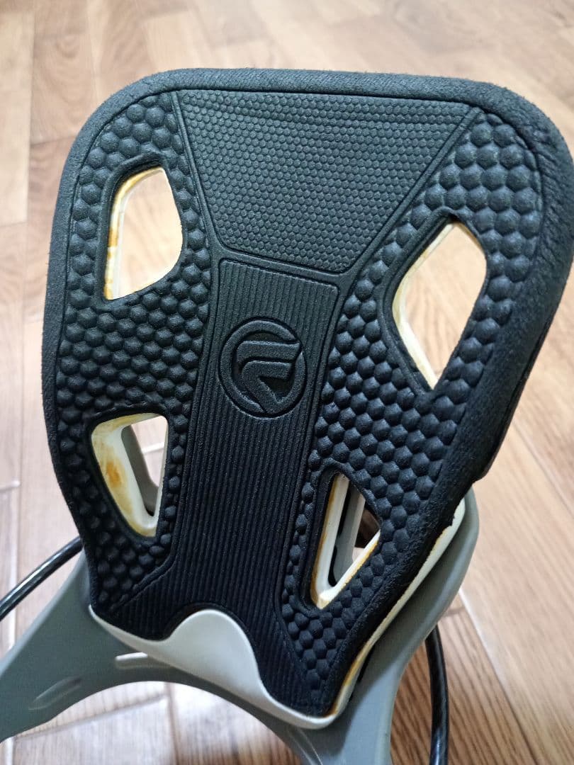 FLOW FUSE ビンディングLサイズ グレー色