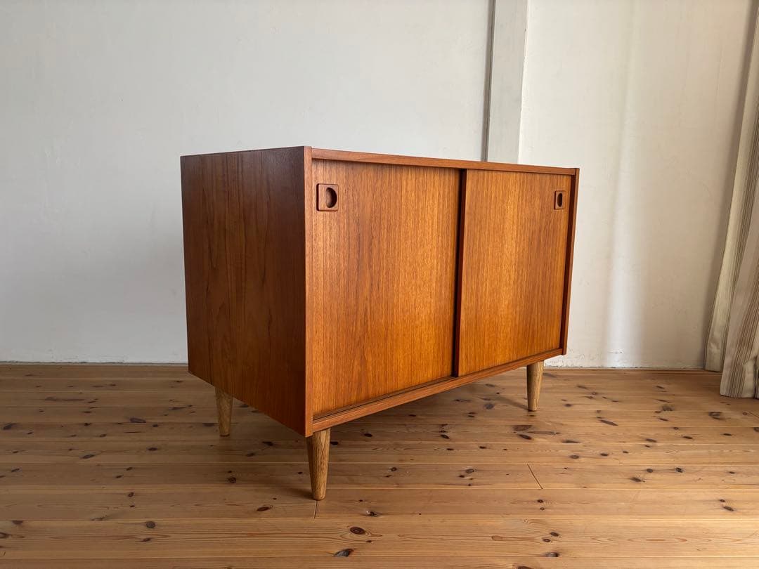 北欧ヴィンテージ　チーク　デンマーク　サイドボードキャビネット