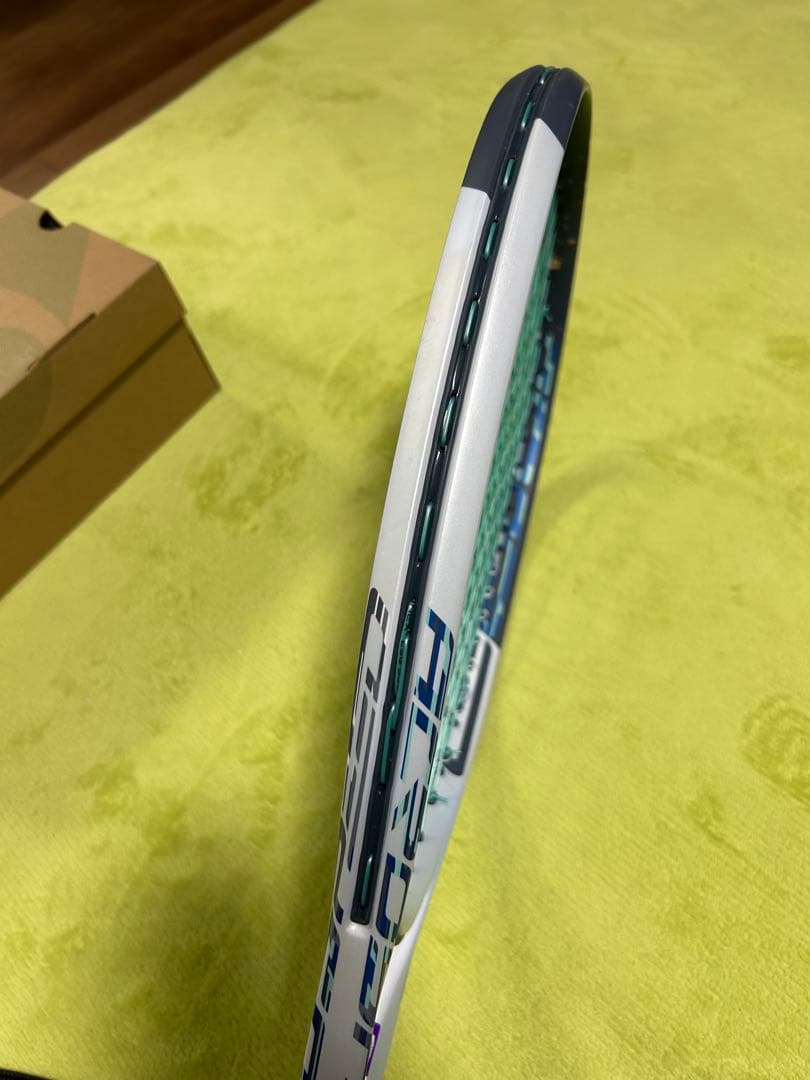 MIZUNO 軟式用前衛テニスラケットです。