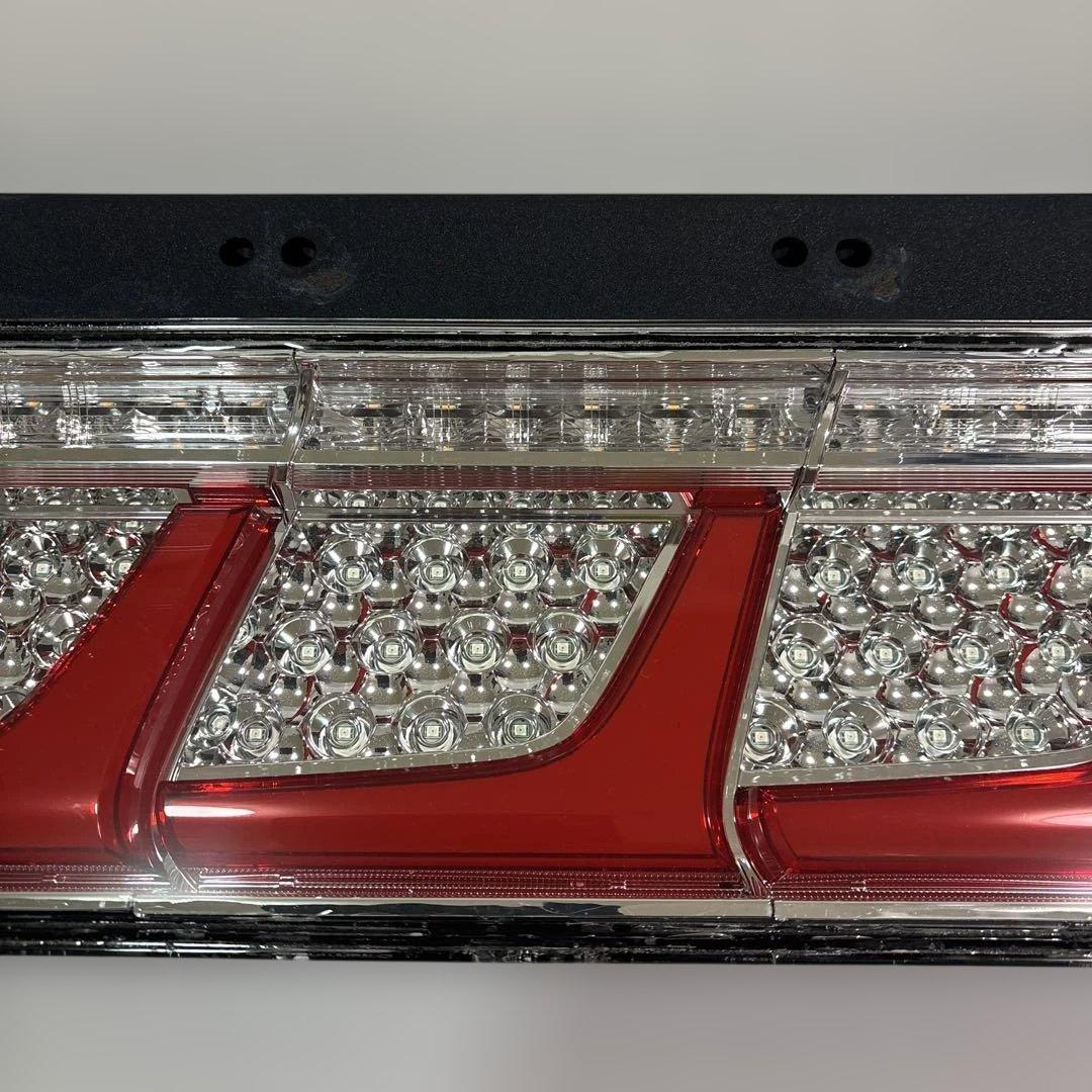 小糸 3連タイプ トラック用 ⑱ シーケンシャルターン（運転席側）右