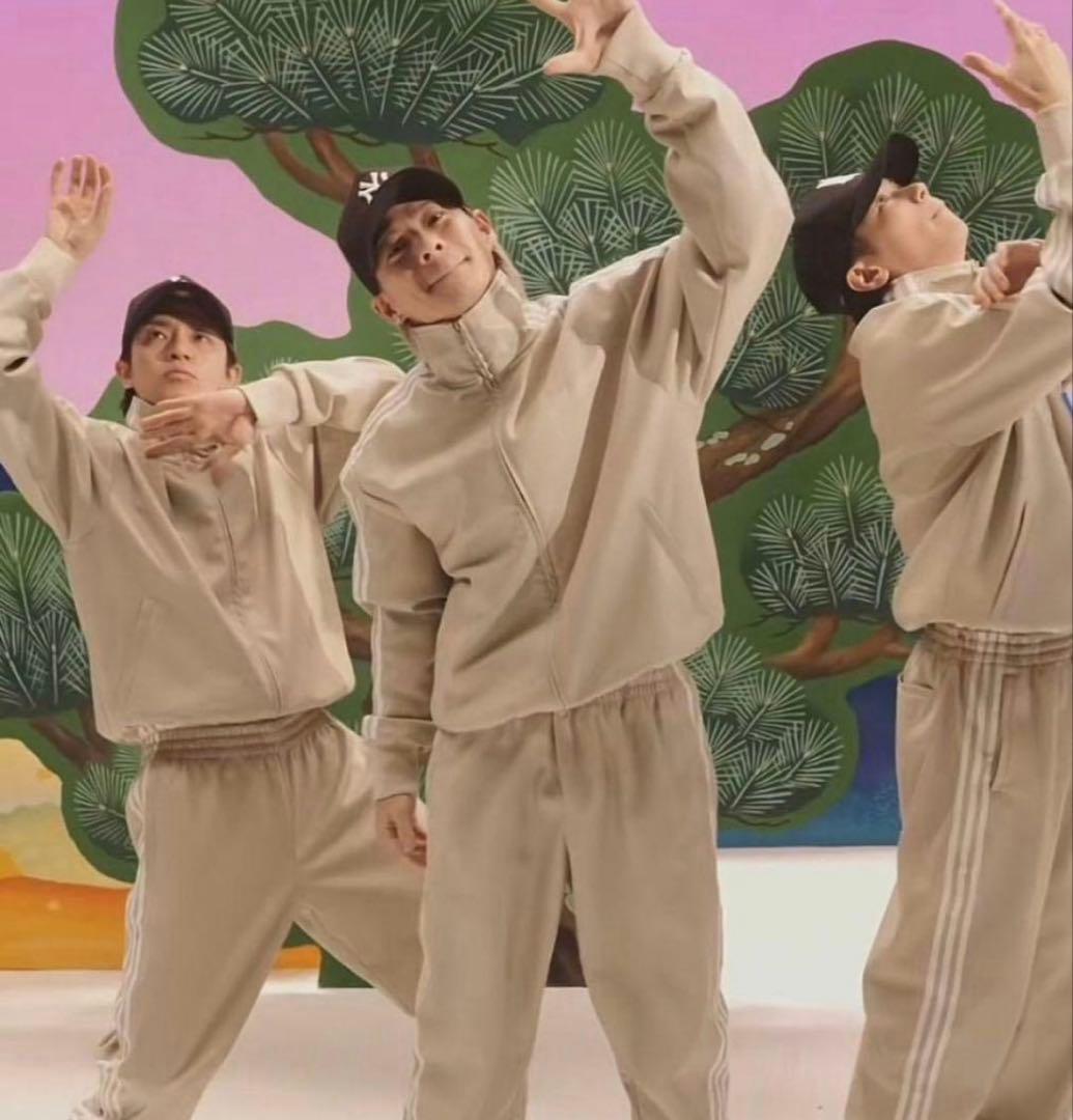 アディダス　完売品　フェイクレザー ジャケット　アディカラー 平野紫耀着用　刺繍