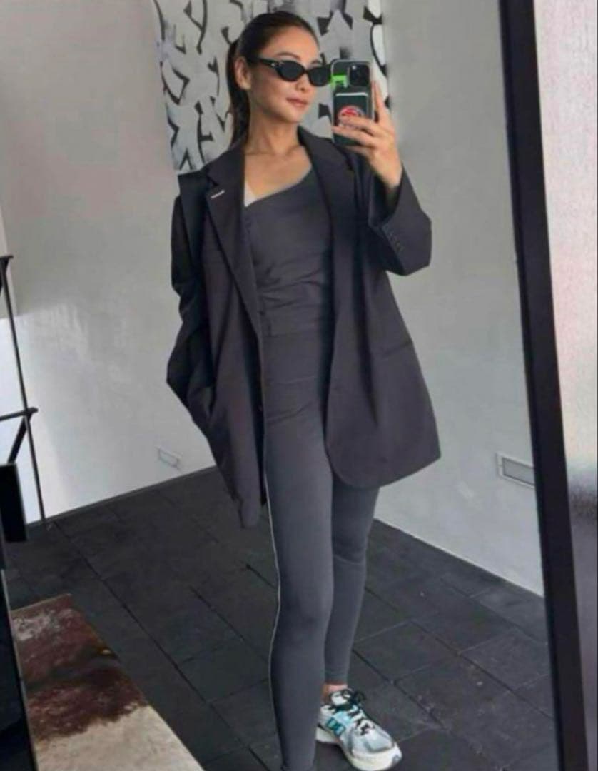 滝沢真紀子さんプロデュース　トレーニングウェア　上下セット