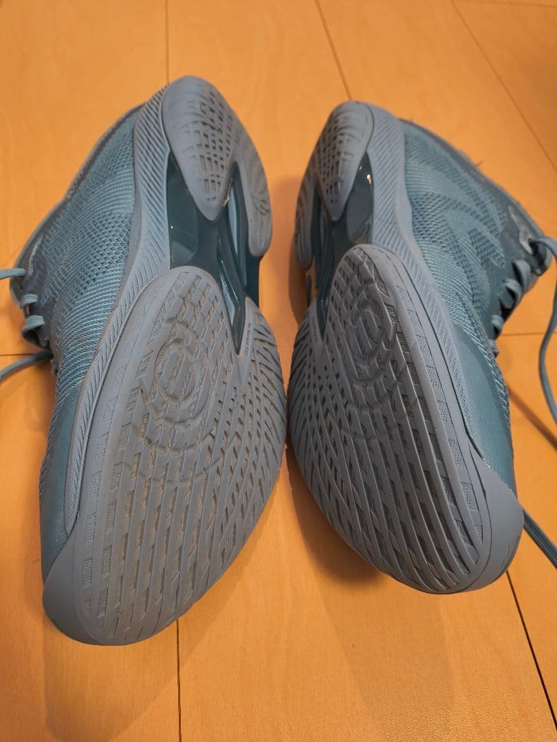 バスケットボールシューズ　アシックス GLIDE NOVA　25.5センチ