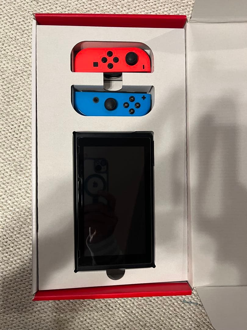 Switch本体一式＋SD256GB＋マリカ8＋純正ハンドル＋箱あり