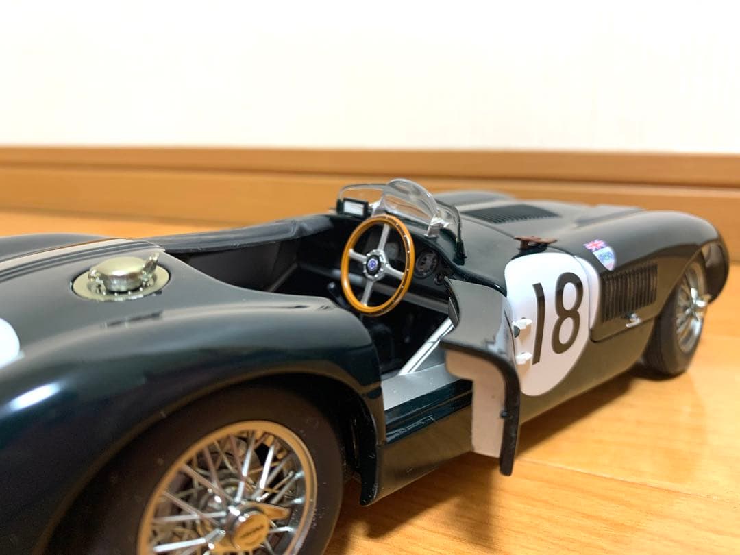 コ*匠様 AUTOart Jaguar C-Type 1:18 スケール