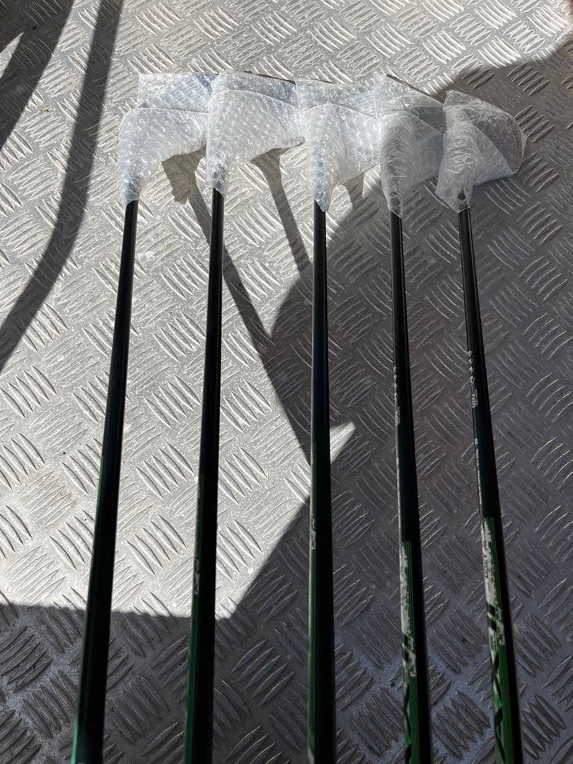 半額　ゼクシオエックスアイアン　カーボンシャフト　137,500円