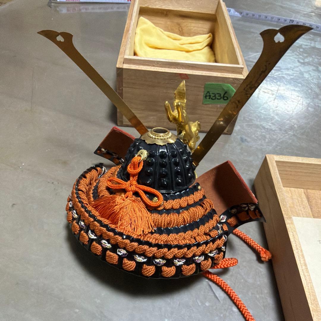 名工 甲冑師 加藤一冑 作　源義経公　長鍬形　獅子前立兜 共箱