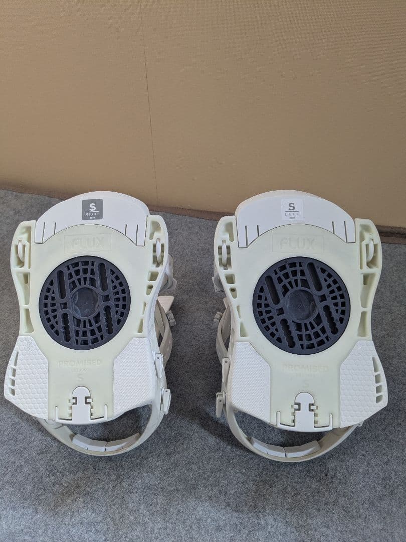 25-26 FLUX SR Sサイズ ホワイト木目調