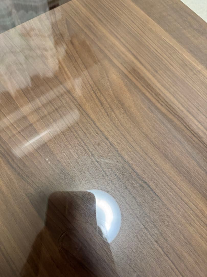 ガラス板のローテーブル