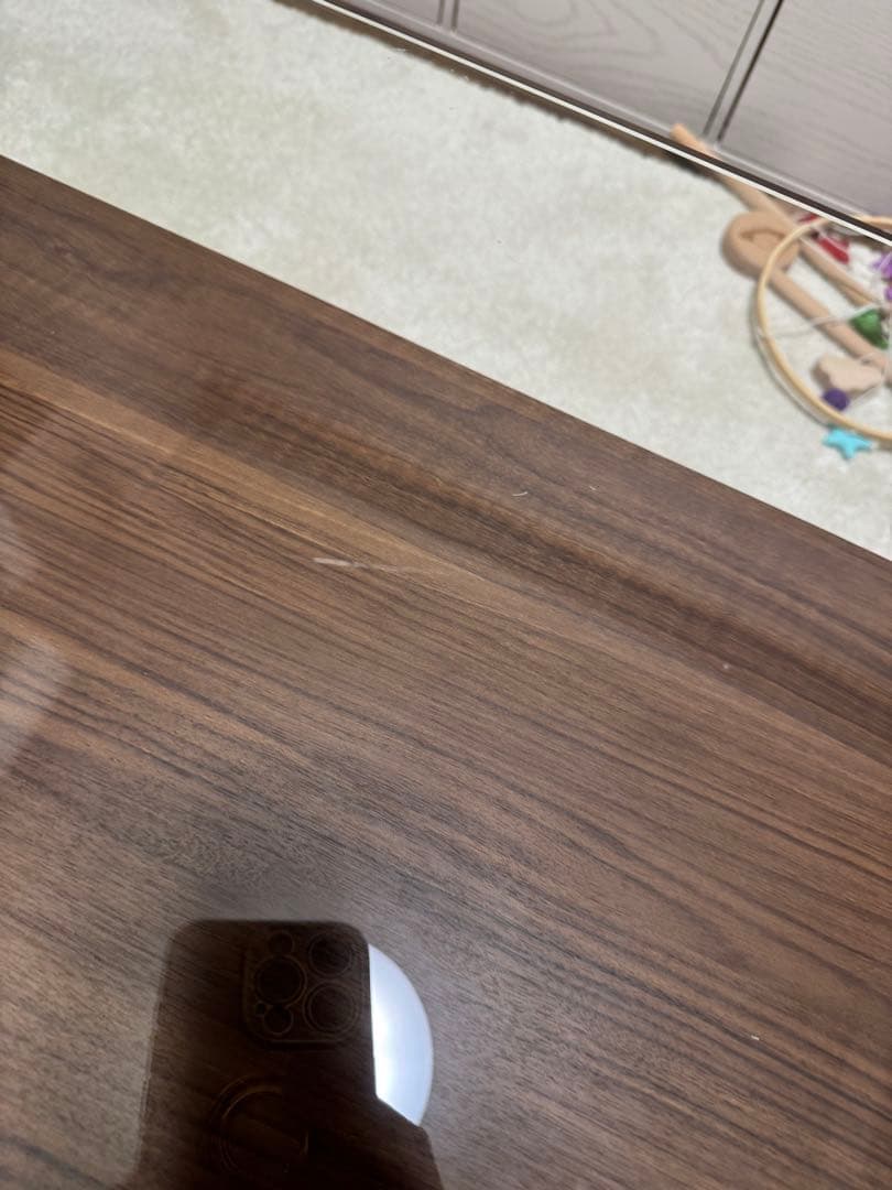 ガラス板のローテーブル