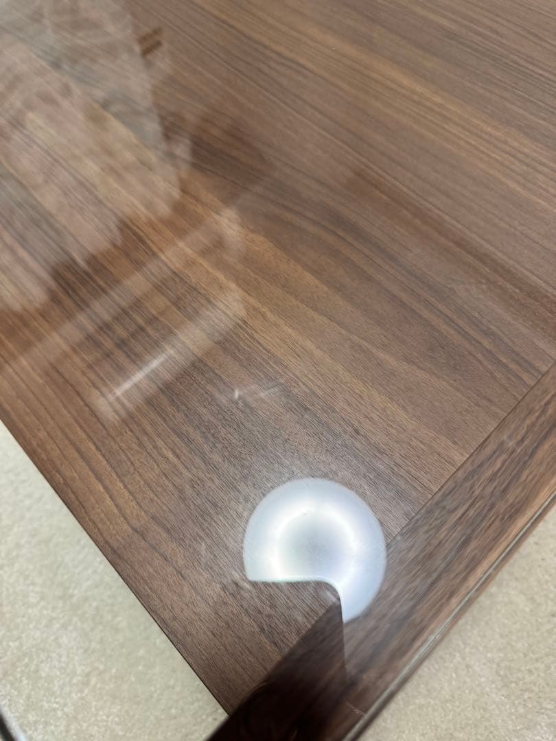 ガラス板のローテーブル