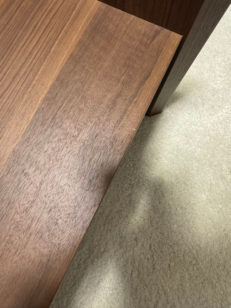 ガラス板のローテーブル